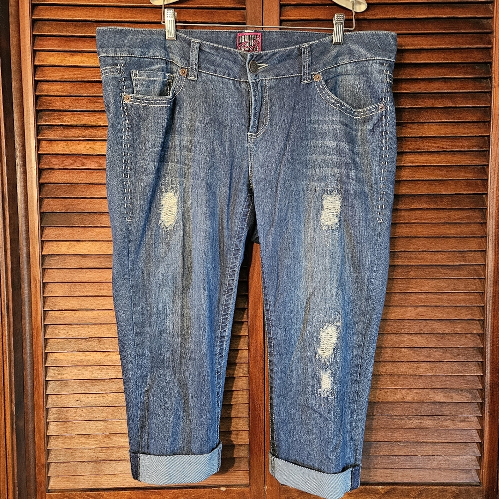 Torrid Vintage Cuffed Ripped Jean Capri 20